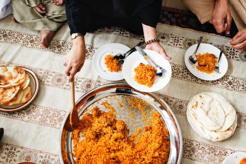 solo travel oman: eating norms in Oman