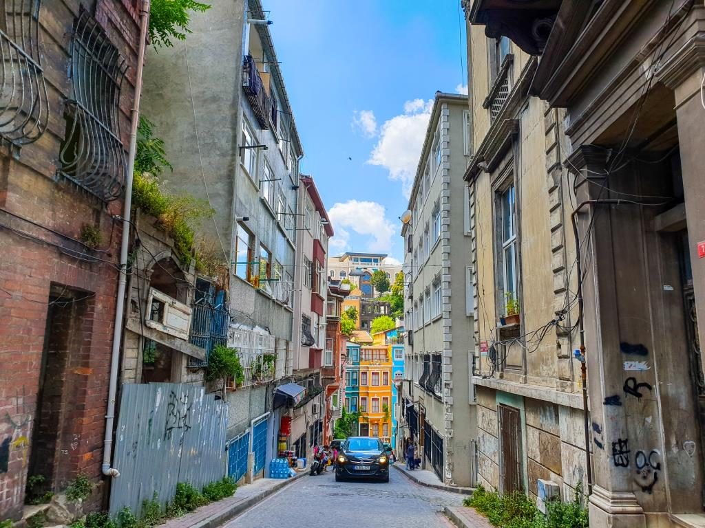 narrow streets of Balat Istanbul